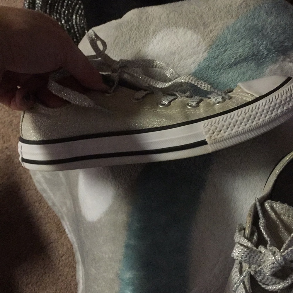 Girls converse - Picture 3 of 3